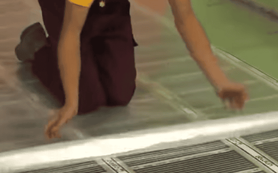 Далее укладываем на полиэтиленовую пленку